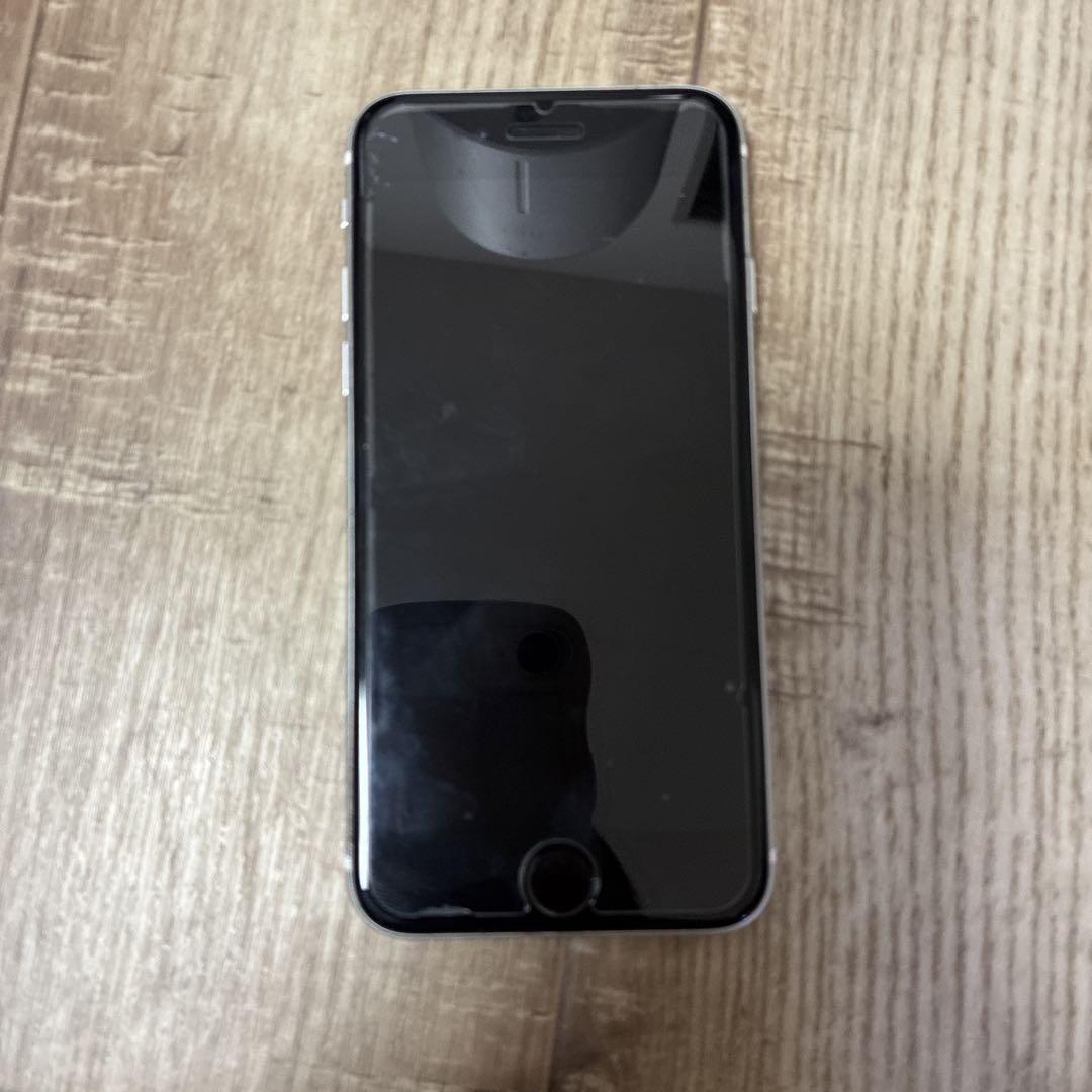 Apple iPhone se ホワイトスマートフォン本体