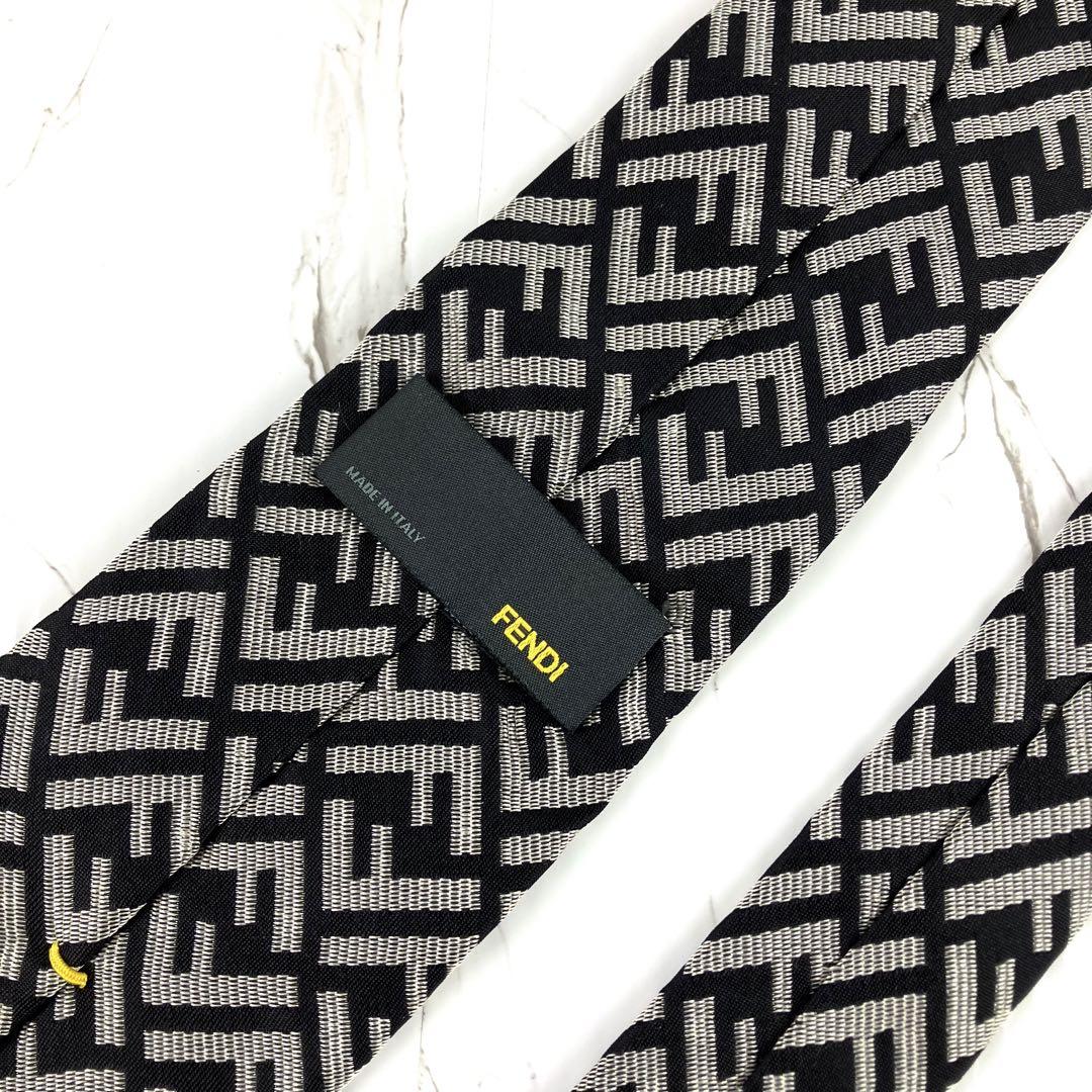 FENDI フェンディ　ネクタイ　ズッカ柄　ズッキーノ　ブラック×シルバー