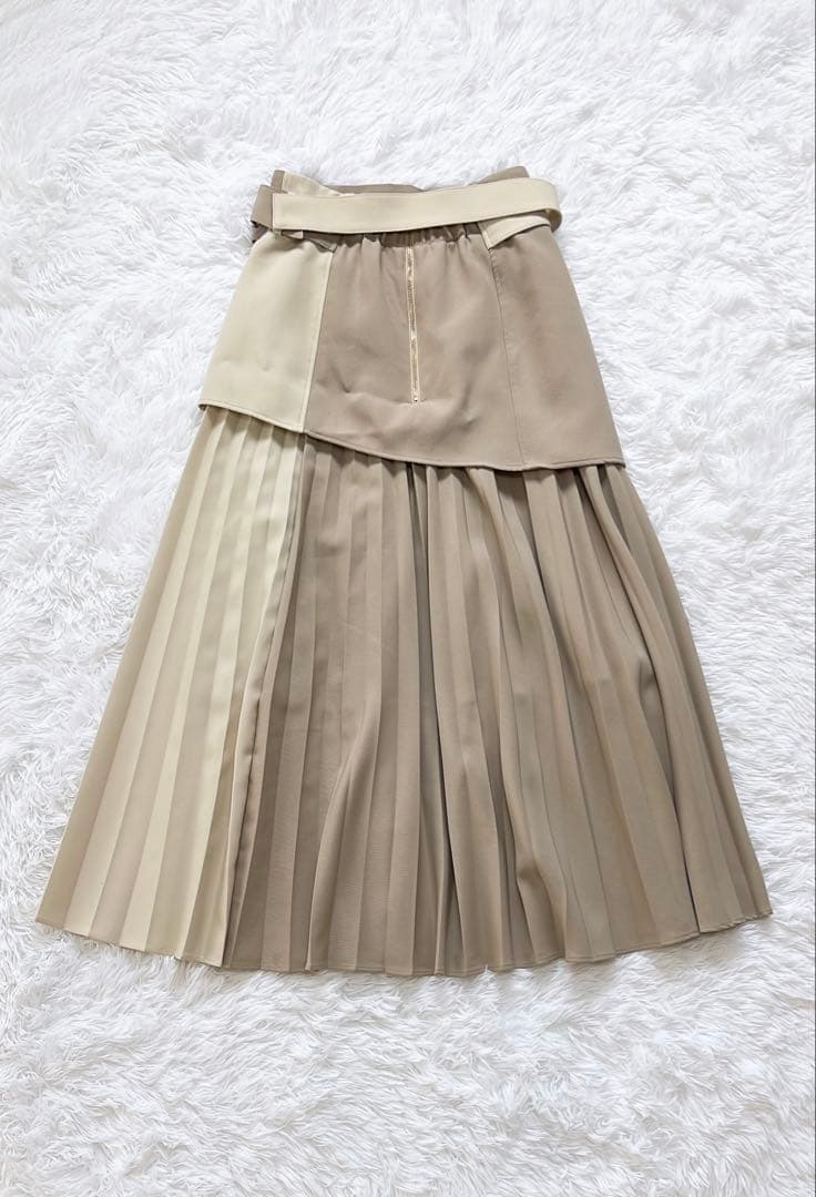 美品♡ ユナイテッドトウキョウラウンドカットレイヤードプリーツスカート 美品♡ ユナイテッドトウキョウラウンドカットレイヤードプリーツスカート