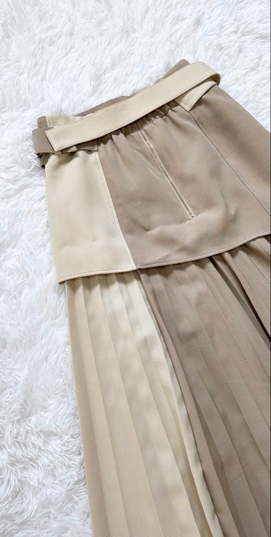 美品♡ ユナイテッドトウキョウラウンドカットレイヤードプリーツスカート 美品♡ ユナイテッドトウキョウラウンドカットレイヤードプリーツスカート
