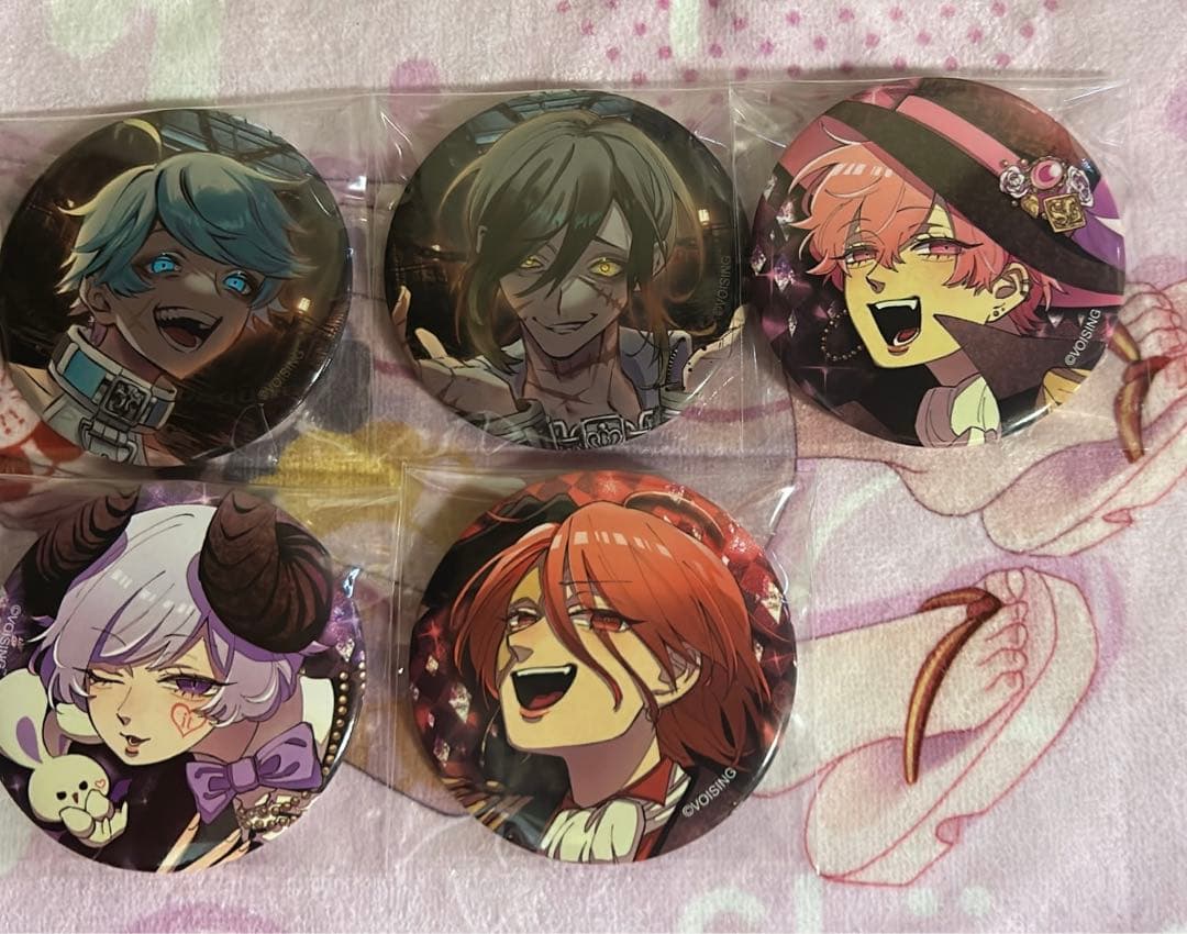 いれいす 缶バッジ 11,700円