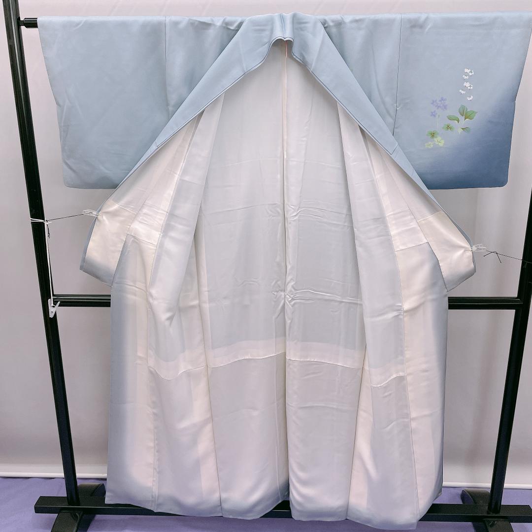 ★3683★ 付け下げ 袷 灰み淡いブルー ユリの柄 レトロ品 ★3683★ 付け下げ 袷 灰み淡いブルー ユリの柄 レトロ品
