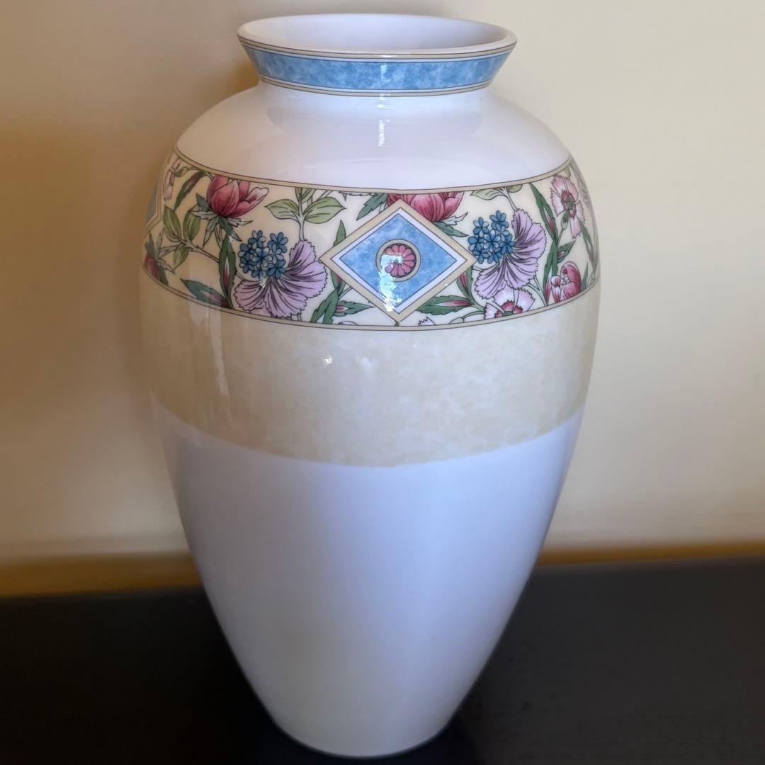 ウェッジウッド　花瓶　サラ