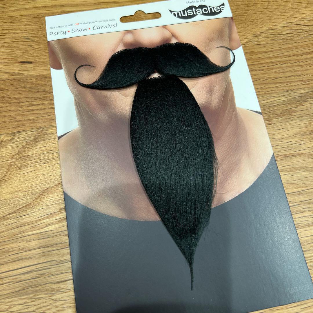 付け髭