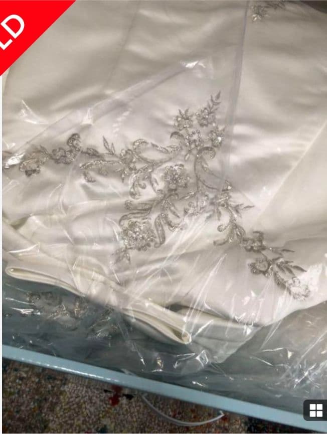 式場オーダーウェディングドレス クラシカル 銀糸刺繍 ラインストーンM