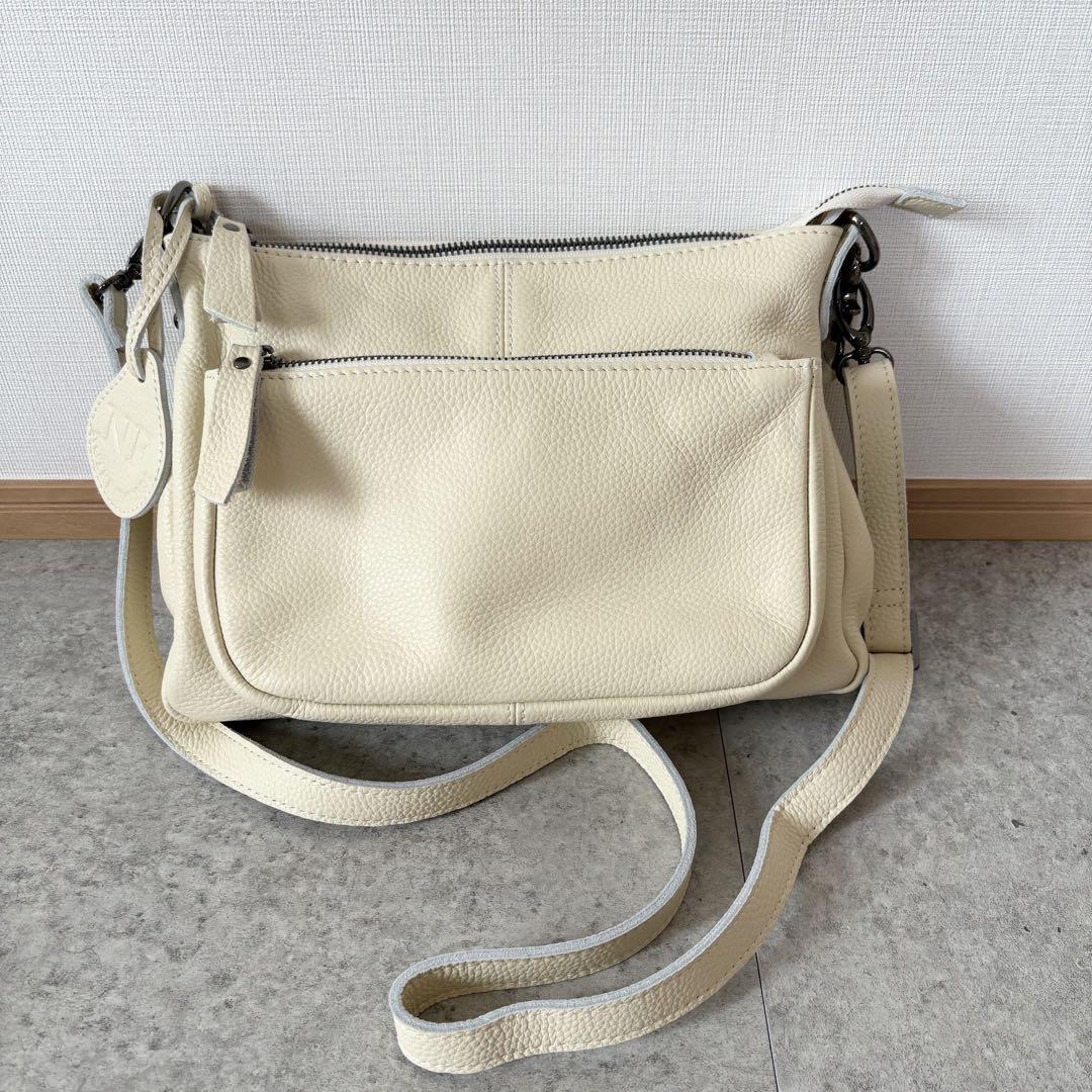 美品 ノートルファボリ アリエル ショルダーバッグ アイボリー ドラマ採用