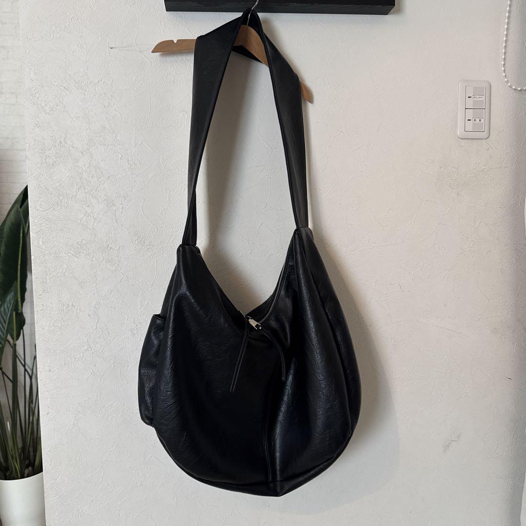 HARE BIGオーバルBAG ショルダーバッグ　たすき掛け　ビッグクロワッサン
