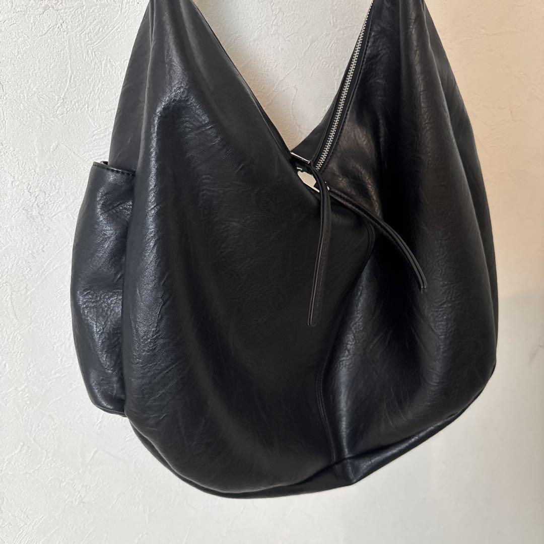 HARE BIGオーバルBAG ショルダーバッグ　たすき掛け　ビッグクロワッサン