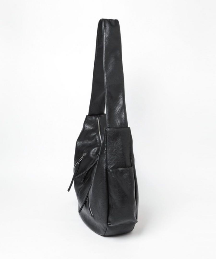 HARE BIGオーバルBAG ショルダーバッグ　たすき掛け　ビッグクロワッサン
