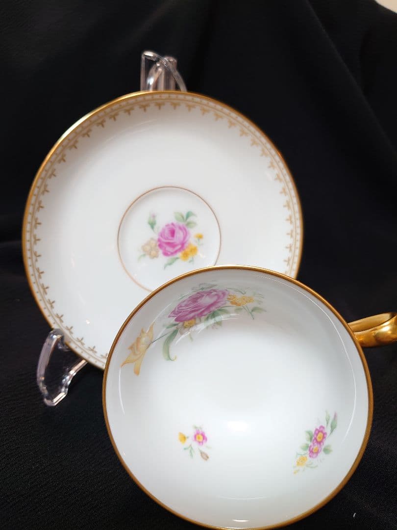 大倉陶園 大倉の白に薔薇 と金彩色のカップ&ソーサー