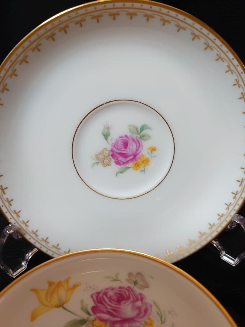 大倉陶園 大倉の白に薔薇 と金彩色のカップ&ソーサー