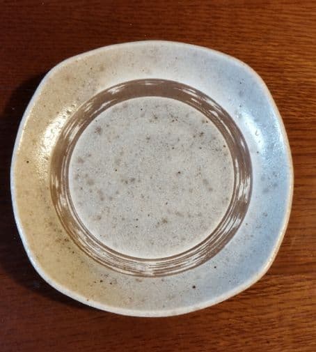 陶器製 四角形皿 ベージュとブラウン