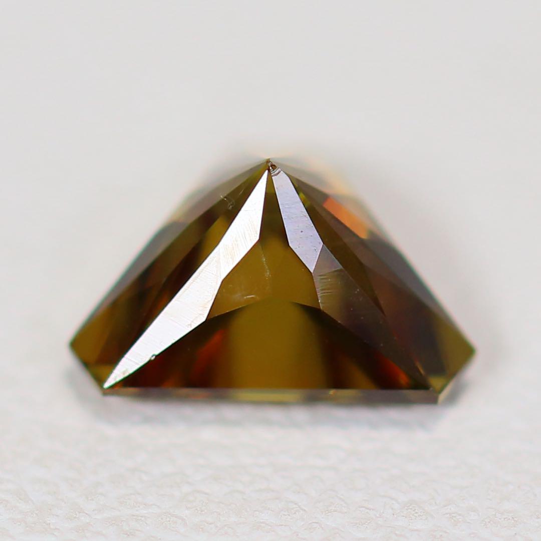 魅力的な深い輝き】『天然スフェーン』1.77ct パキスタン産【3920】