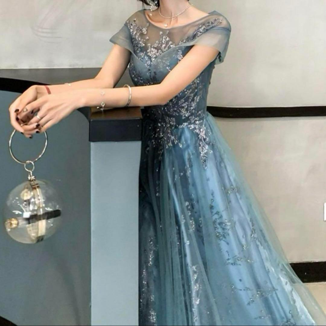 小花柄のデザインが煌びやかで可愛いオフショルイブニングドレス