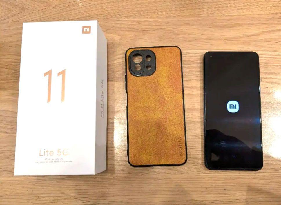 Xiaomi Mi 11 Lite 5G SIMフリー トリュフブラック