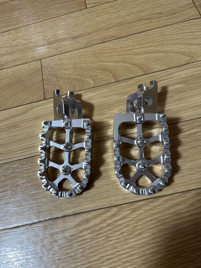 CRF250L MD47用 アルミ製 ブラックフットペグ