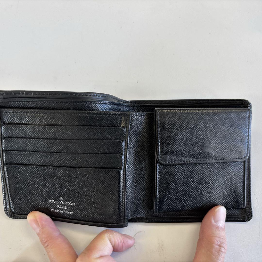 LOUIS VUITTON ヴィトン　二つ折り財布　エピ　ブラック　1573