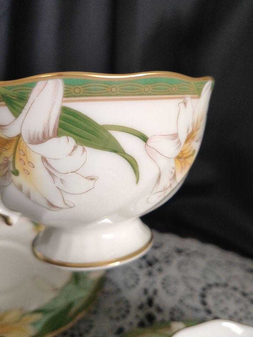 ホヤ ユリの花模様 カップ・ソーサーセット 2客 廃盤品