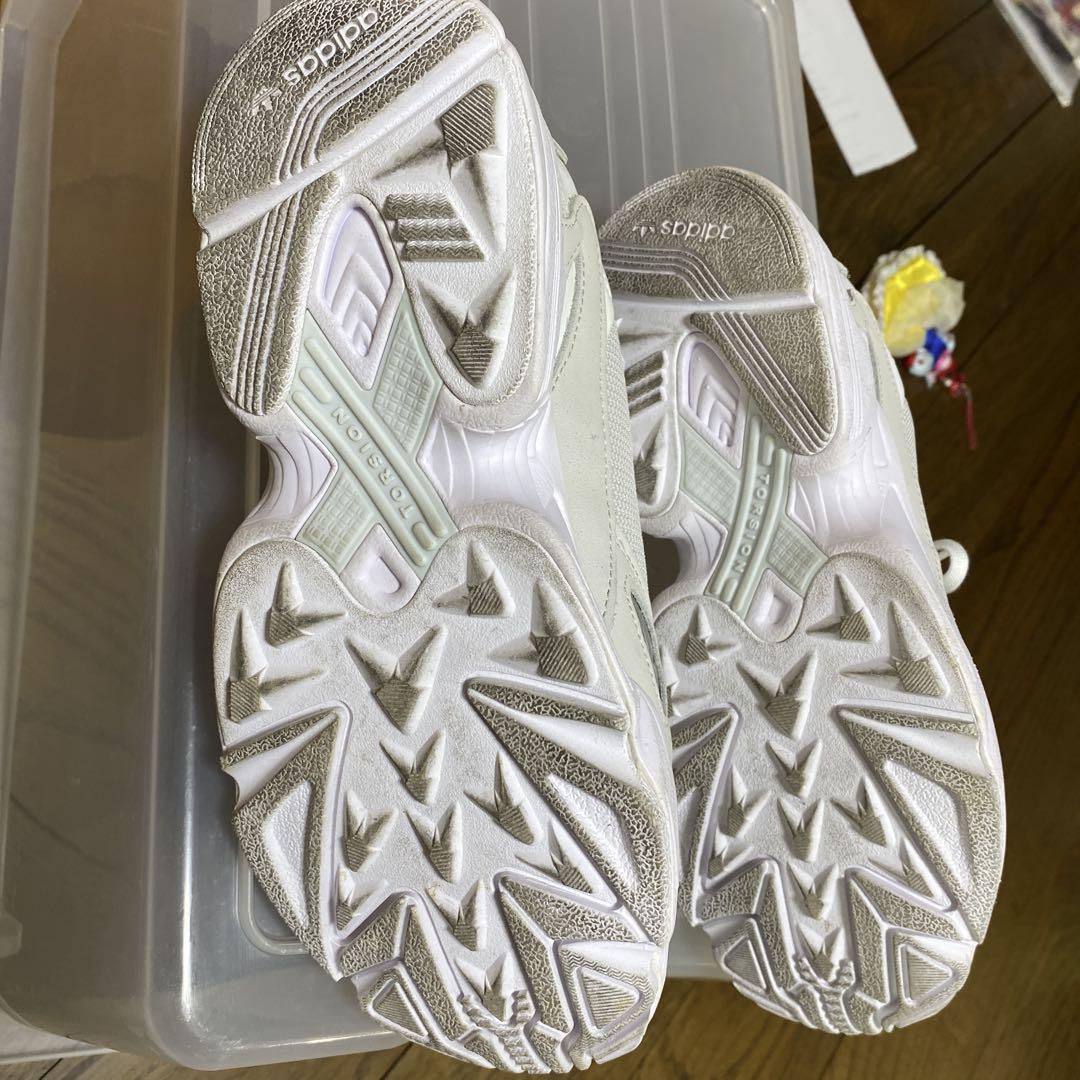 adidas レディーススニーカー　24㎝