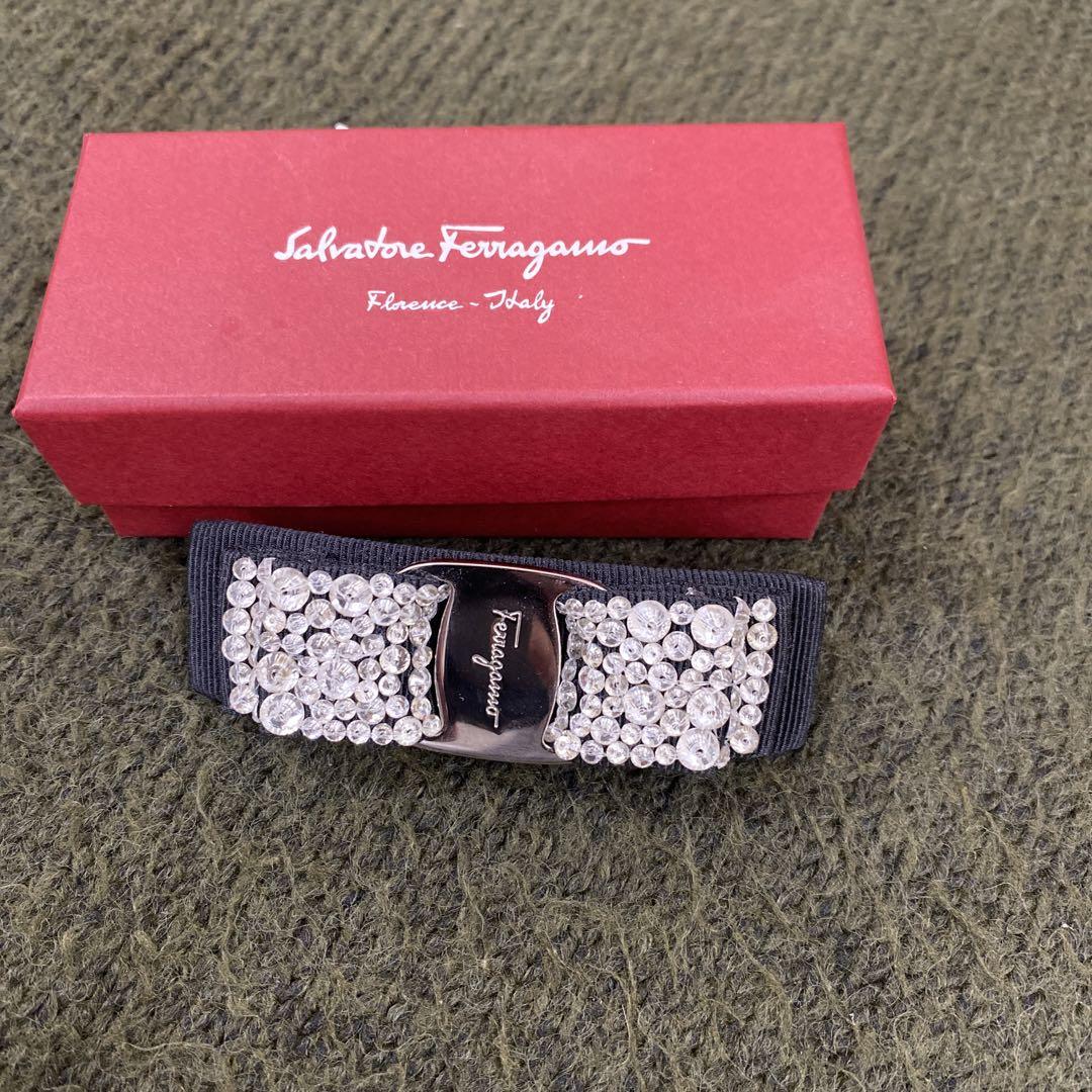 【雪狼】フェラガモ　バレッタ　赤　美品 美品 Ferragamo フェラガモ バレッタ 赤 ヘアアクセサリー