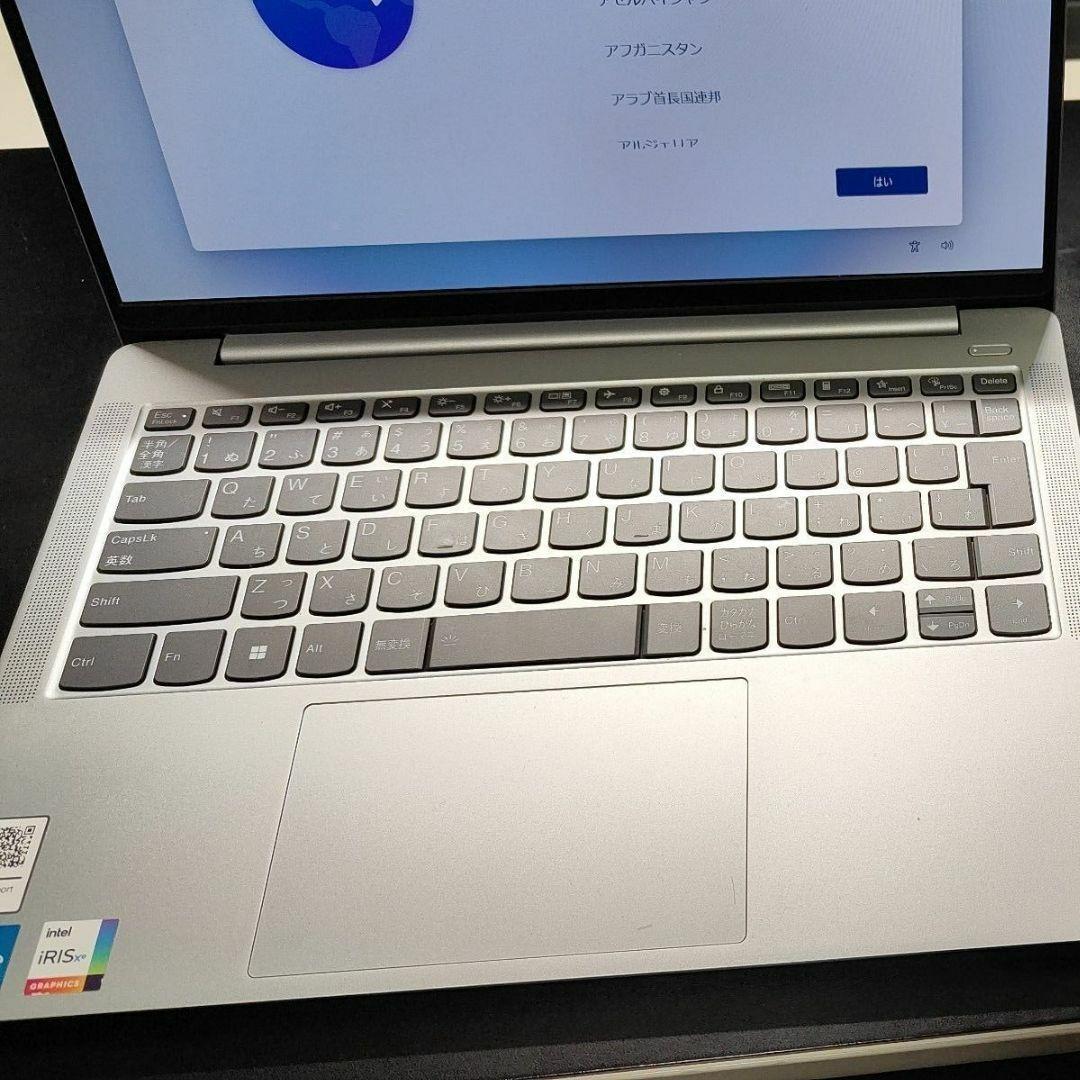 Lenovo IdeaPad Slim 5i Gen 8 OLED 13世代