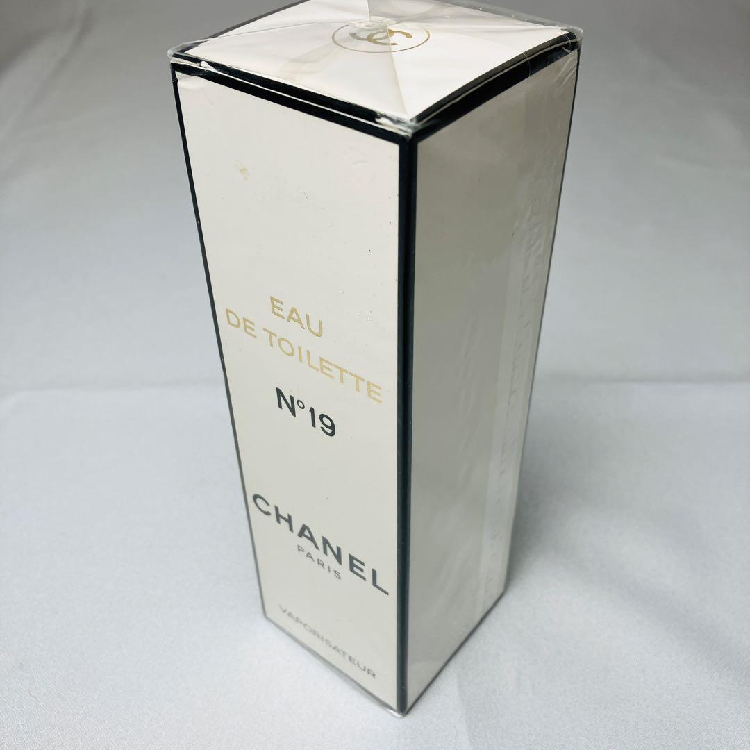 未開封　シャネル　香水　N°19 EAU DE TOILETTE 100ml