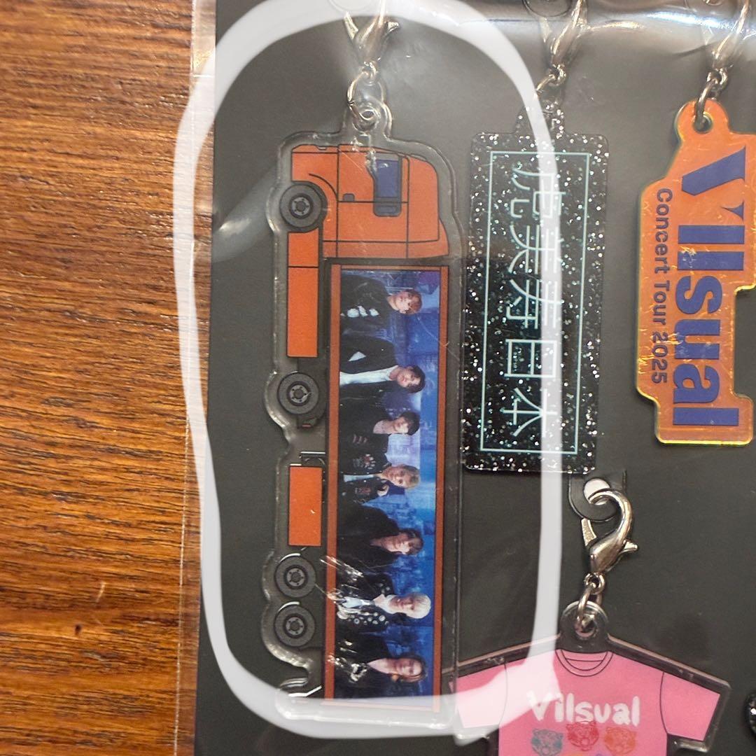 Travis Japan VIIsual 完全生産限定盤 チャーム トラック - メルカリ Travis Japan VIIsual 完全生産限定盤 チャーム トラック - メルカリ