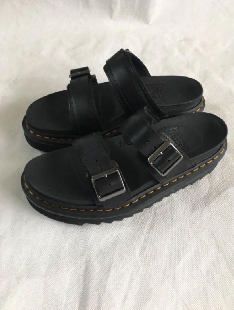 新品 未使用 Dr.Martens 厚底サンダル ブラック 男女兼用