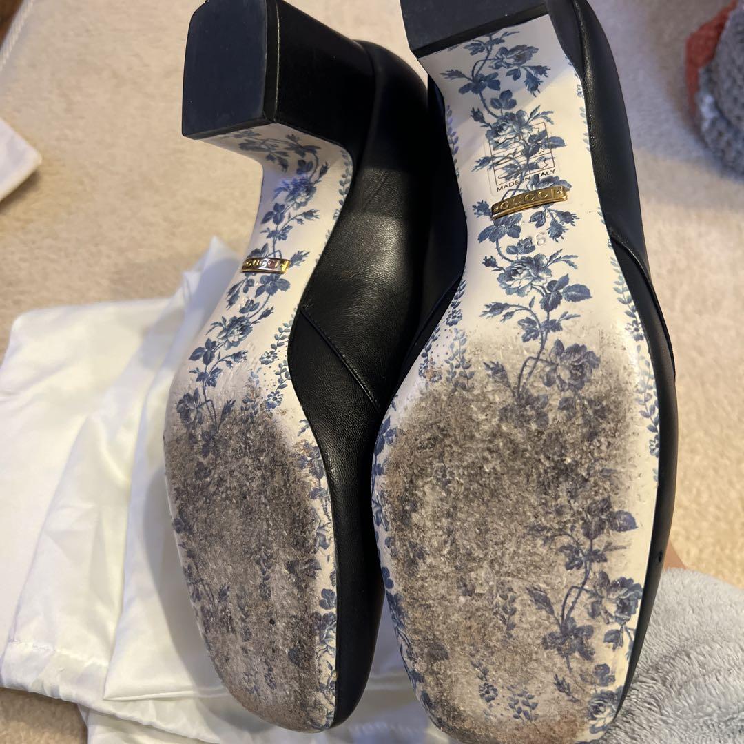GUCCI ブラック ローファー GGロゴ付き