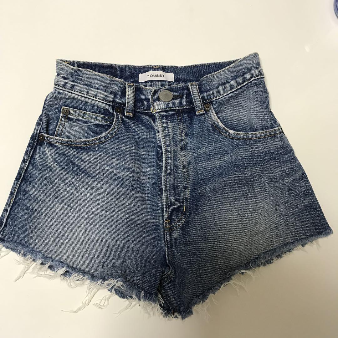 MOUSSY フリンジ付き　ハイウエストショートパンツ　デニム　ビンテージ加工パンツ