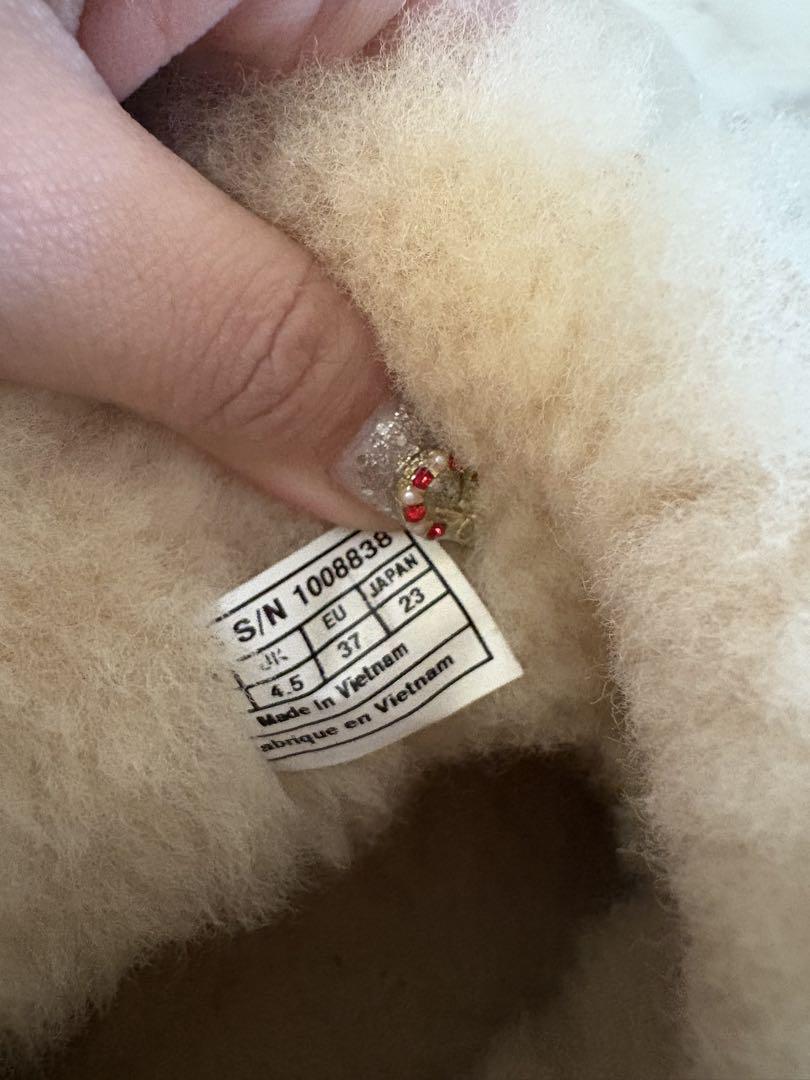 UGG リボン付き ベージュ ムートンブーツ人気