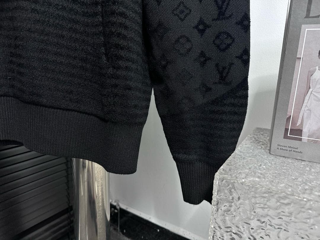 Louis Vuittonブラック ロゴパターン フード付きパーカー