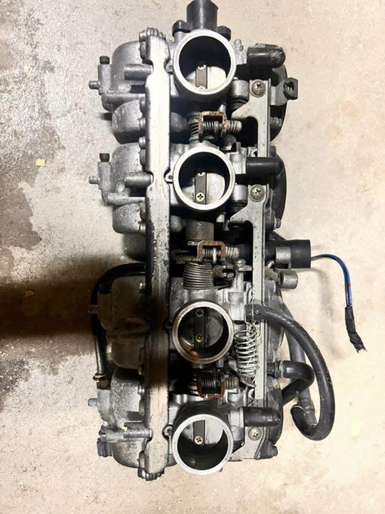 ゼファー400 c2 キャブレター キャブのカバー?