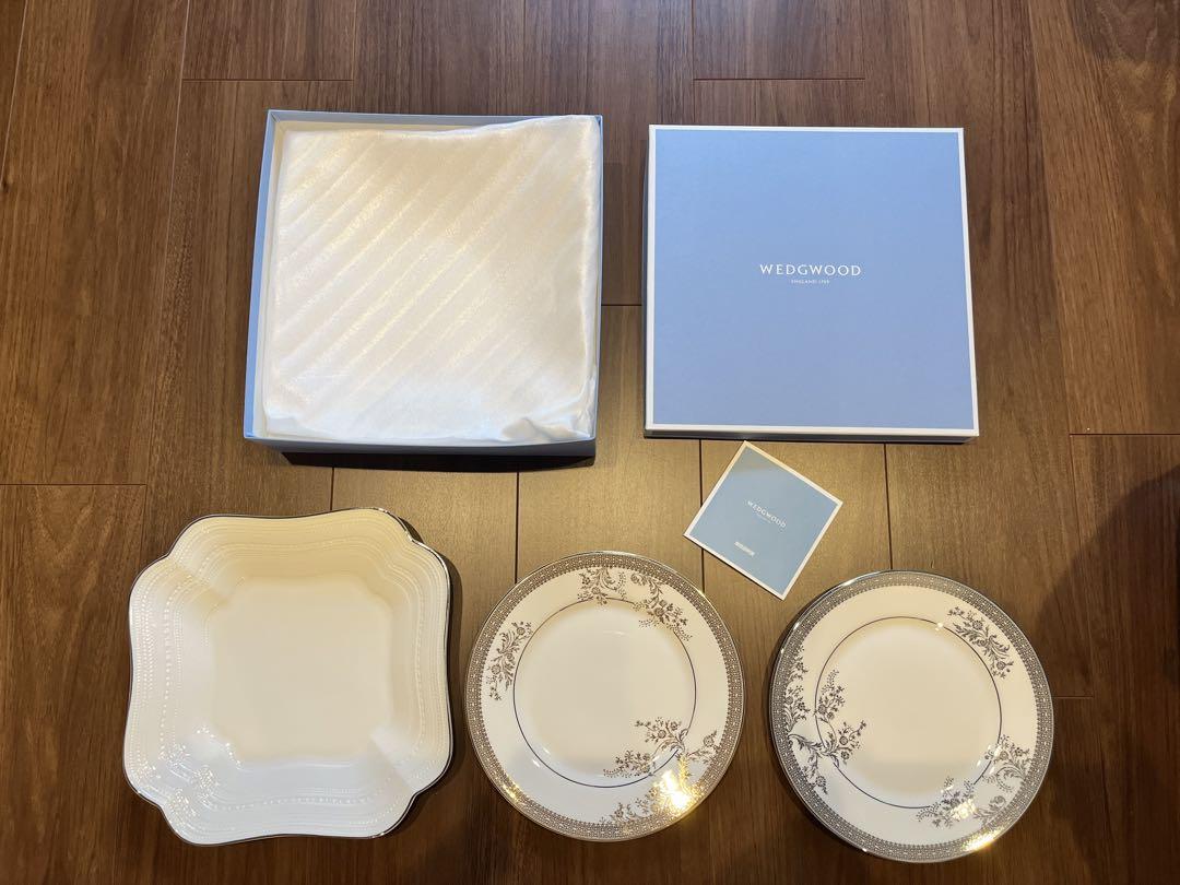 【蘭様】WEDGWOOD 食器セット プレート2枚 四角い皿1枚 ギフトボックス