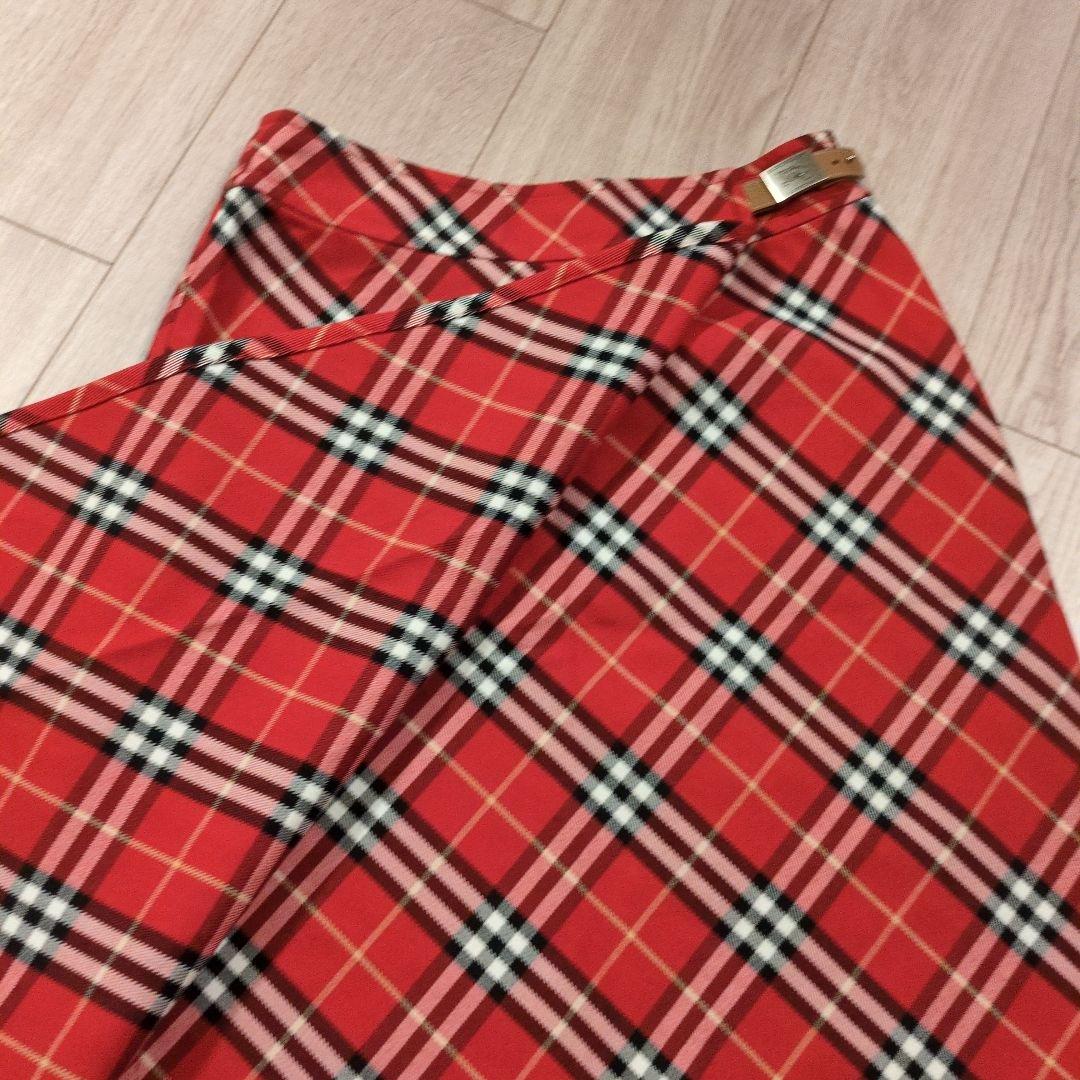 バーバリーBURBERRY赤