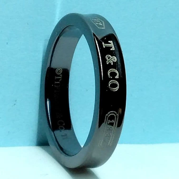 ティファニーブラックチタンリング 15号 無傷未使用に近い。 ティファニーブラックチタンリング 15号 無傷未使用に近い。