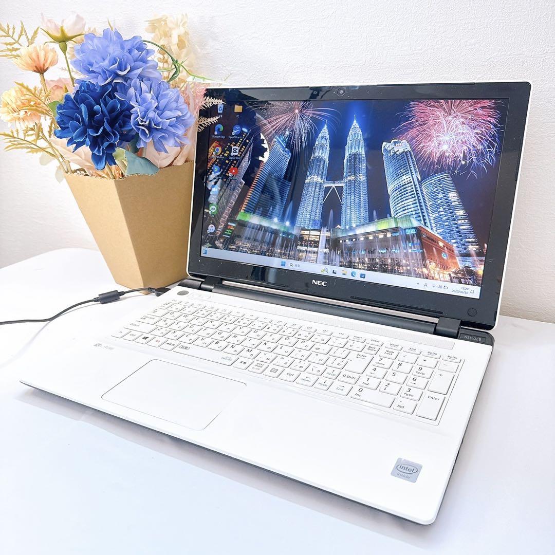 美品がいいね✨️可愛い白❤️ノートパソコン♪Win11 カメラ付き 大人気❤️ホワイトが可愛い❤️Windows11・オフィス・カメラ