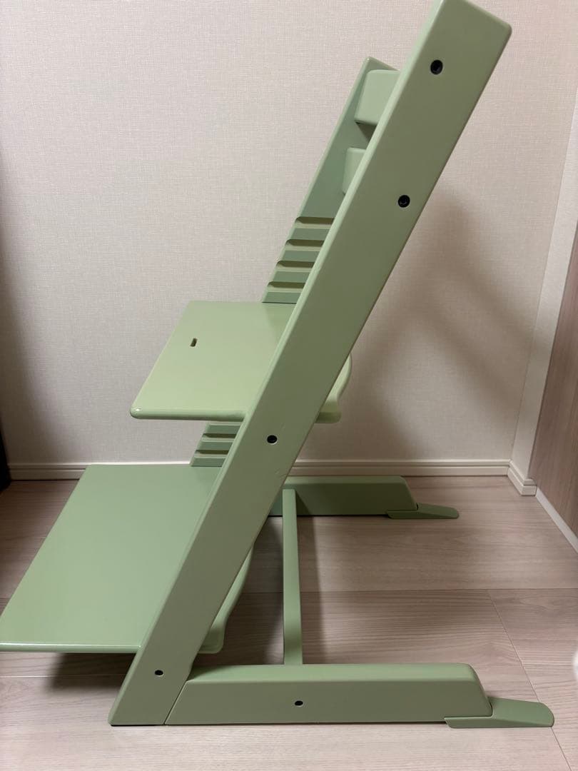 【お値下げ】ストッケ ハイチェア ベビーガードとトレー付き モスグリーン 【お値下げ】ストッケ ハイチェア ベビーガードとトレー付き モスグリーン