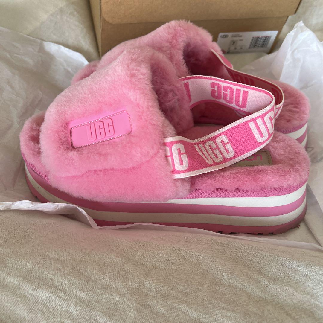 本物 UGG アグ ファーサンダル オンライン限定 - メルカリ 靴
