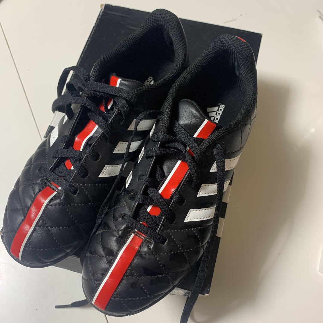 adidas サッカー スニーカー
