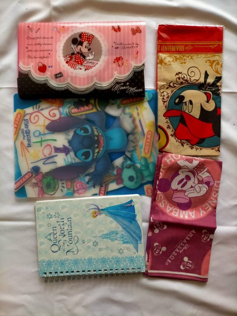 ディズニー グッズまとめ売りカチューシャ　ぬいぐるみ　ファンキャップ　皿コップ等
