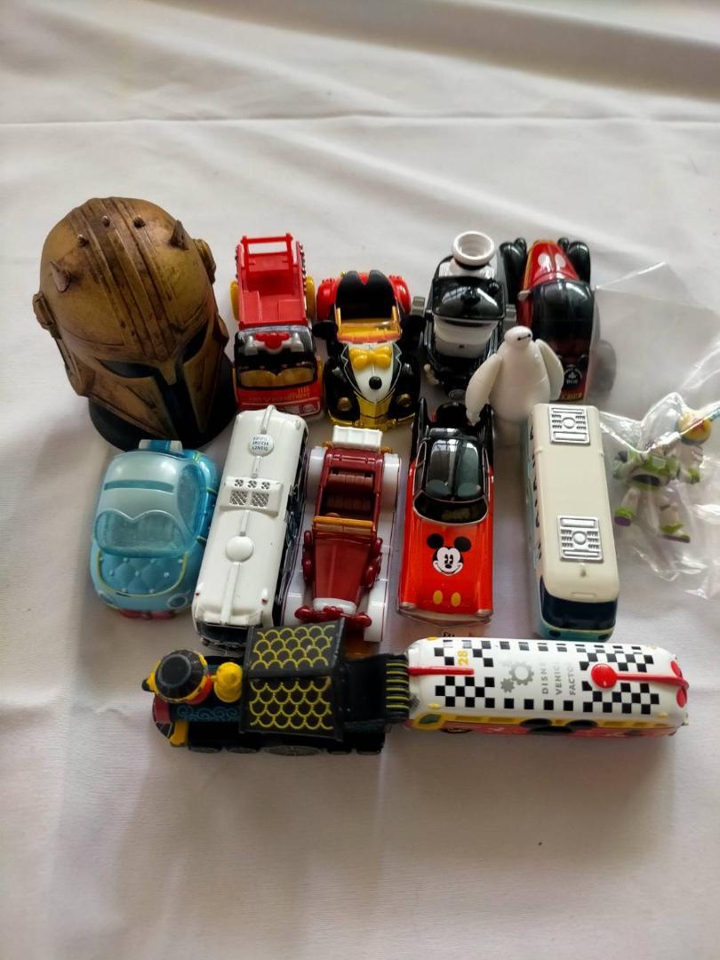 ディズニー グッズまとめ売りカチューシャ　ぬいぐるみ　ファンキャップ　皿コップ等