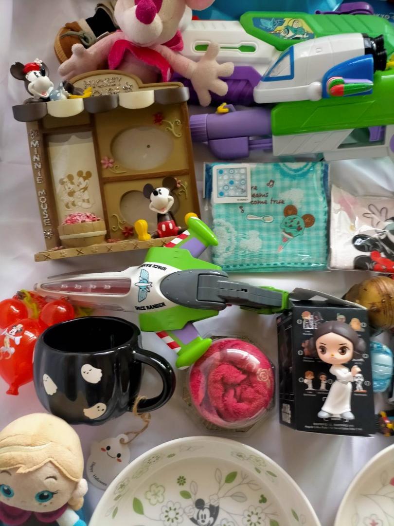 ディズニー グッズまとめ売りカチューシャ　ぬいぐるみ　ファンキャップ　皿コップ等