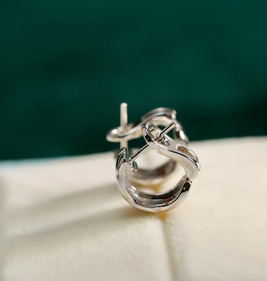 CHANEL シルバー クロスパターン ピアス