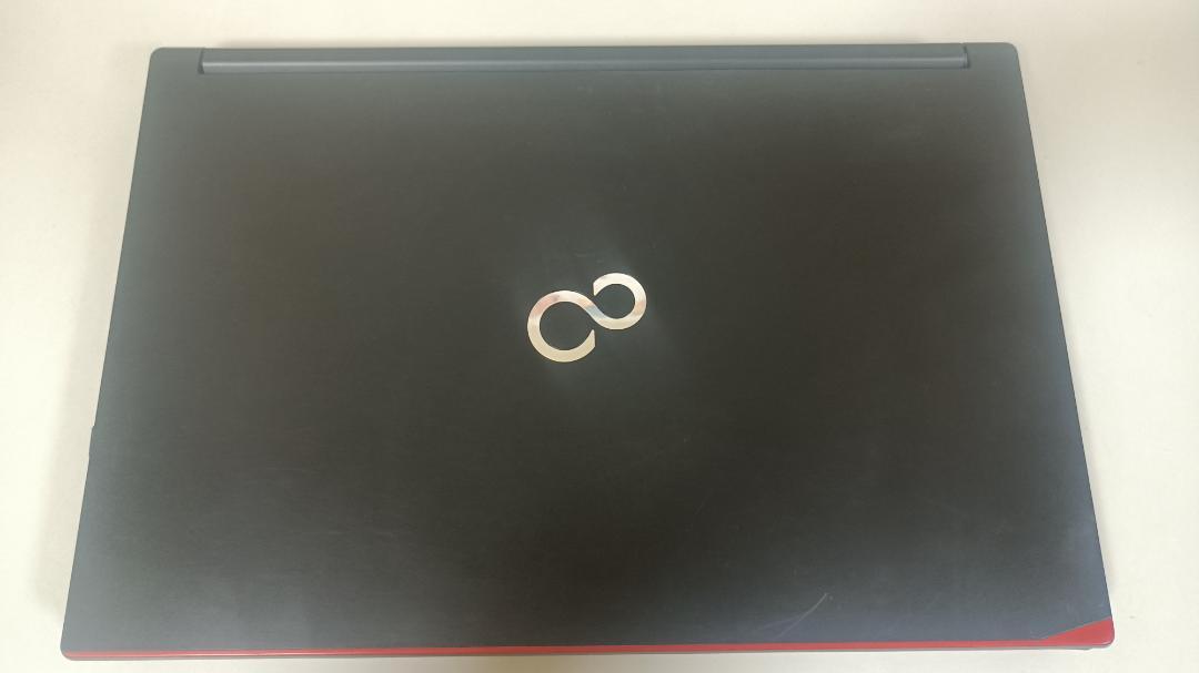 ノートパソコンFUJITSU第六世代Core i5 SSD128G メモリ8G