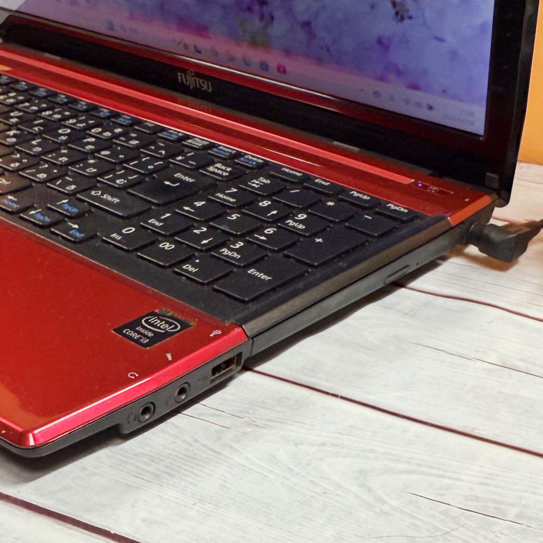 富士通☘️赤❣️ノートパソコン☘️Core i3 メモリ8GB/SSD256GB