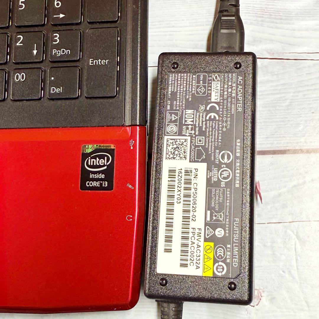 富士通☘️赤❣️ノートパソコン☘️Core i3 メモリ8GB/SSD256GB