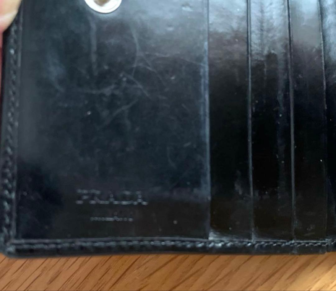 レア品 PRADA エナメル ブラック 二つ折り財布 レア品 PRADA エナメル ブラック 二つ折り財布