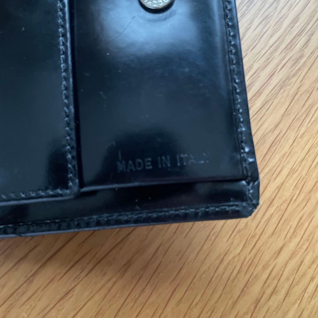 レア品 PRADA エナメル ブラック 二つ折り財布 レア品 PRADA エナメル ブラック 二つ折り財布