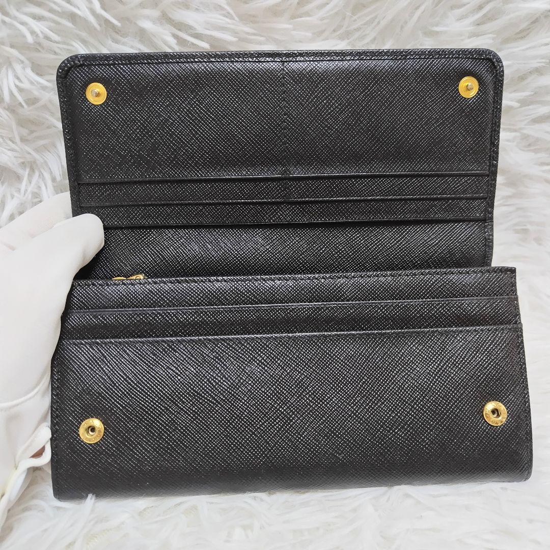 美品✨プラダ◇パスケース付きフラップ長財布　サフィアーノレザー　ゴールド金具　黒